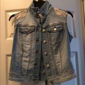 Jessica Simpson distressed Jean Vest with lace